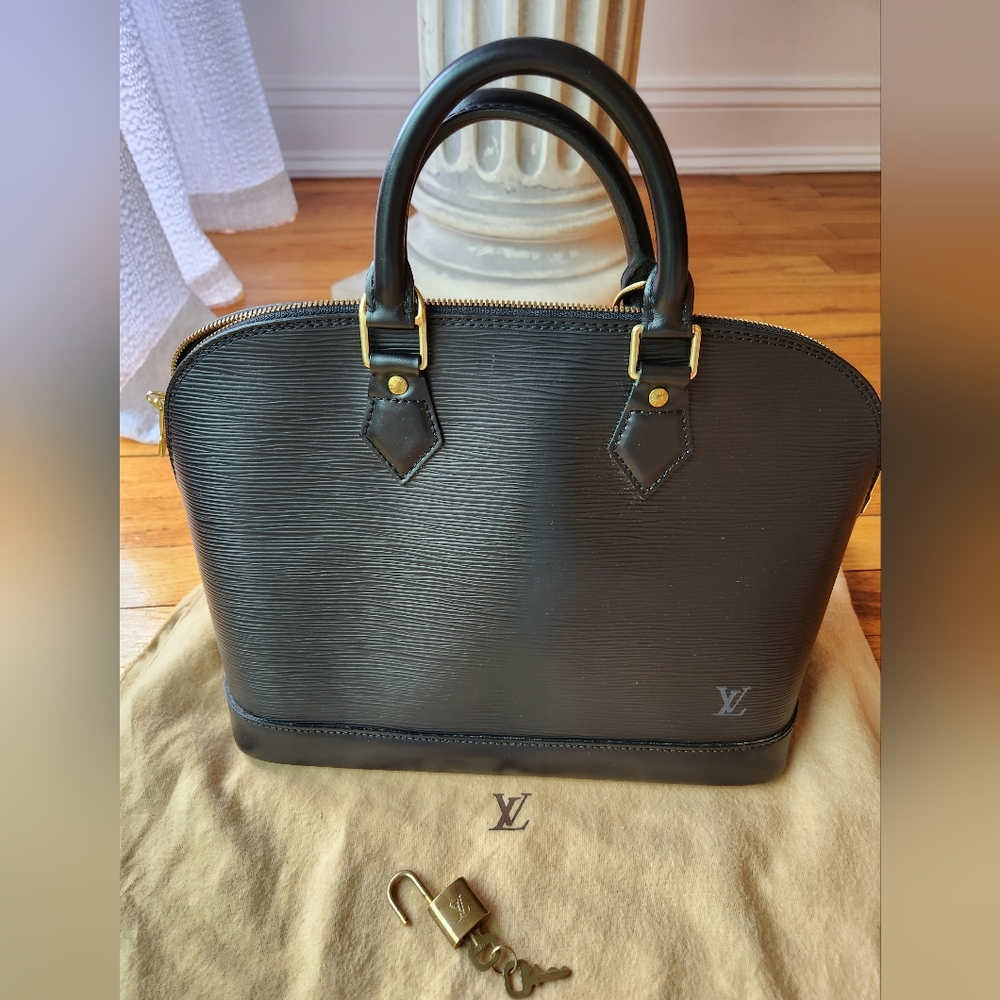 Louis Vuitton Black Epi leather vintage Alma Bag with lock & dustbag